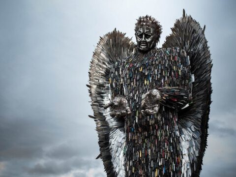 View article Knife Angel sculpture goes on display in Hull