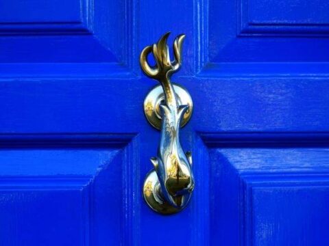 View article Could you spot a doorstep scammer?