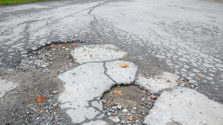 Work to repair potholes will take place in Hull.