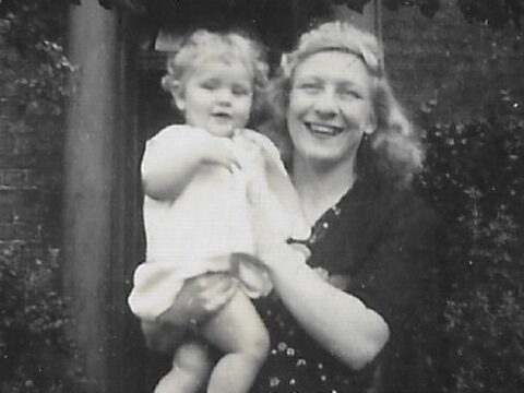 View article Hull pensioner’s one-woman show heads to Edinburgh Fringe