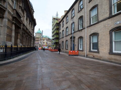 View article Hull’s barriers are back – but only for a short time