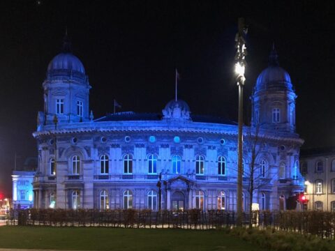 View article Hull applauds NHS heroes as residents #ClapForOurCarers