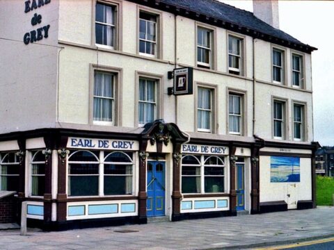 View article Share your memories of Hull’s famous Earl De Grey pub