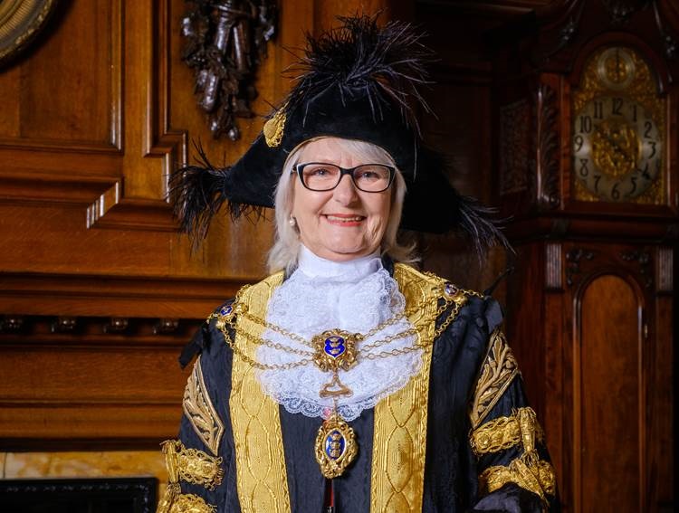 Lord Mayor, Cllr Lynn Petrini