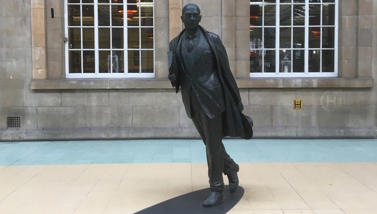 Philip Larkin Statue, Hull Paragon Interchange