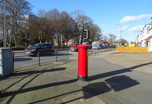 Edward VII postbox at the junction of Calvert Lane and Anlaby Road, Hull