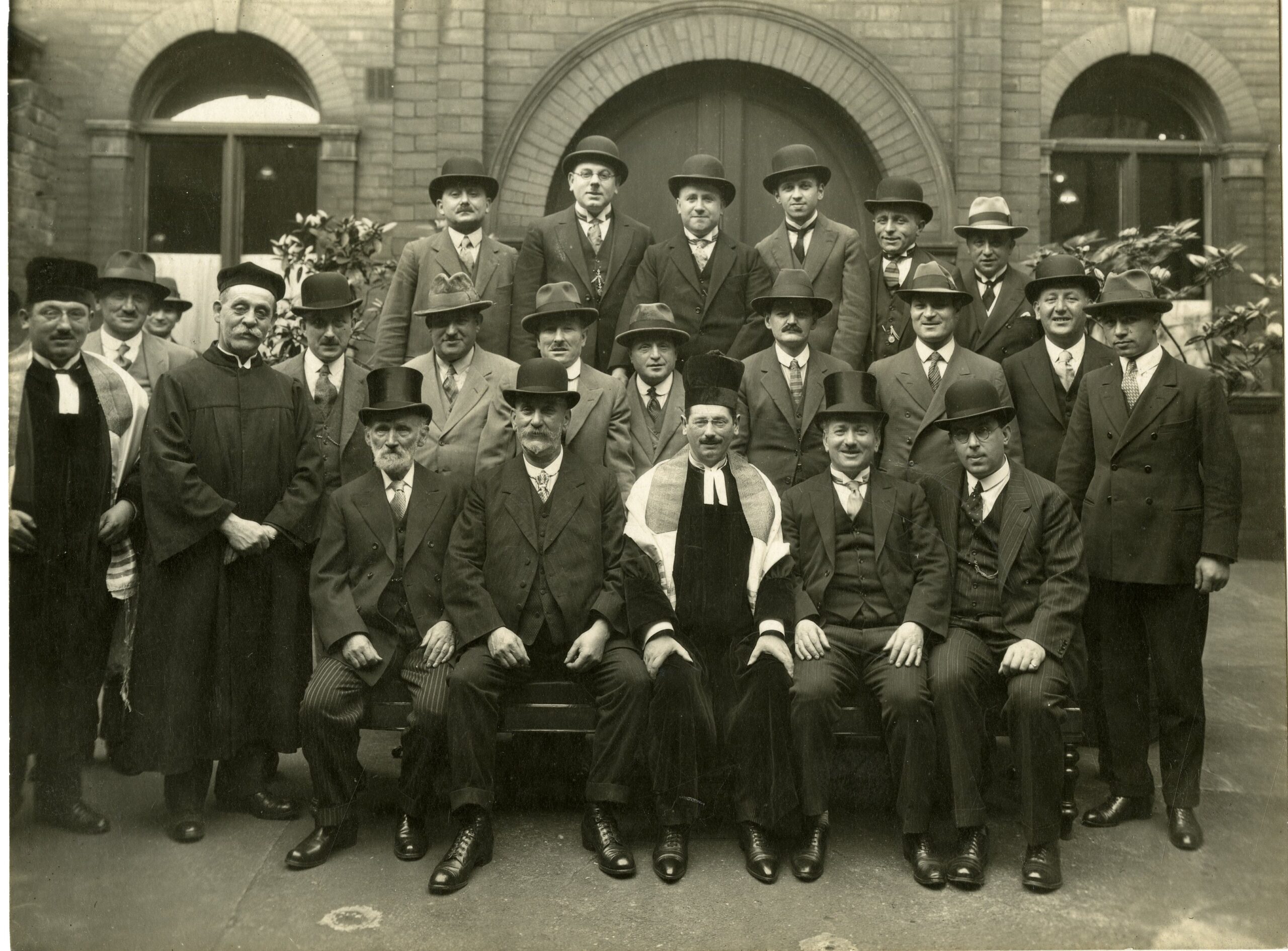 black and white image of the Hull Old Hebrew Congregation just before the First World War.