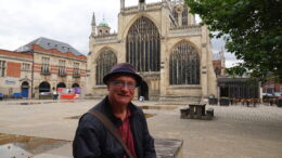 Hull tour guide, Paul Schofield, outside Hull Minister in Trinity Square