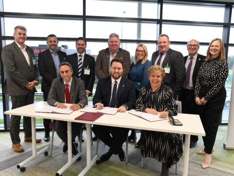 View article Minister and council leaders sign devolution deal for Hull and East Yorkshire