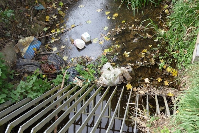 Litter blocking Setting Dyke.