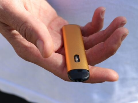 View article Almost a quarter of people now using vapes to quit smoking