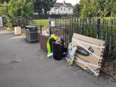 View article Five residents receive £1,000 fines for fly-tipping in Hull 