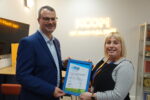 Councillor Mark Ieronimo from Hull City Council presents Lauren Haysom of KCOM with the business’ first Modeshift STARS certificate.