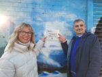 Debbie Morrell, chair of the Friends of Alderman Kneeshaw Park and Cllr Rob Pritchard, portfolio holder for culture and leisure, show off the new plaque.