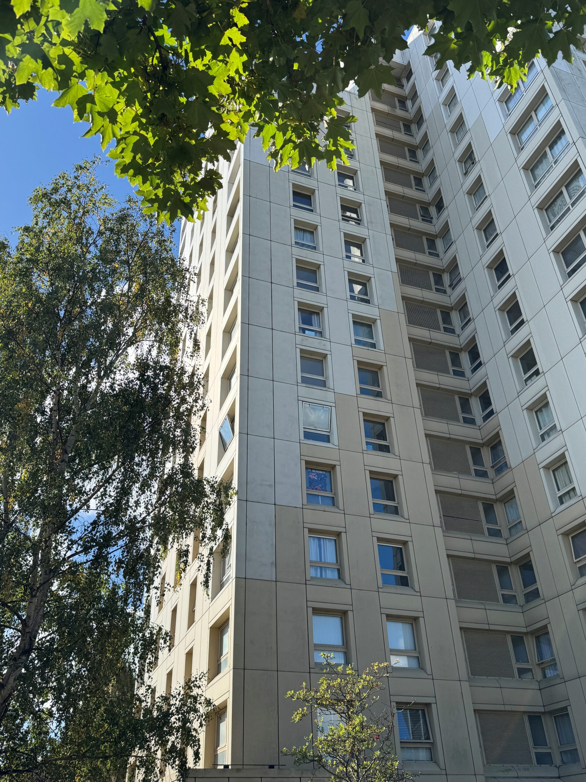 A picture of a high-rise block of flats in Hull.
